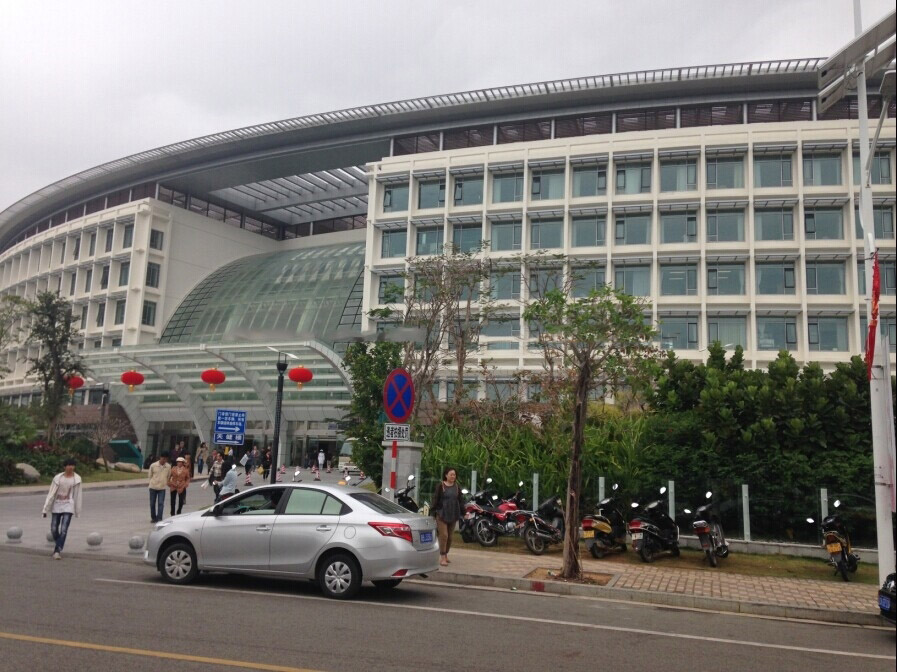 小区周边配套：解放军301分院