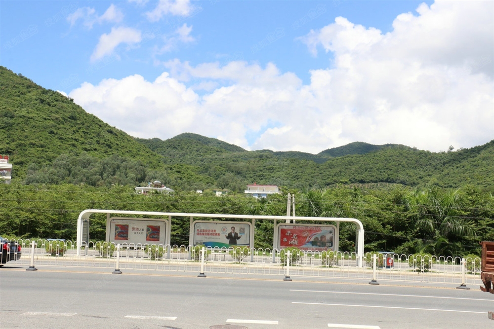 周边配套:公交站