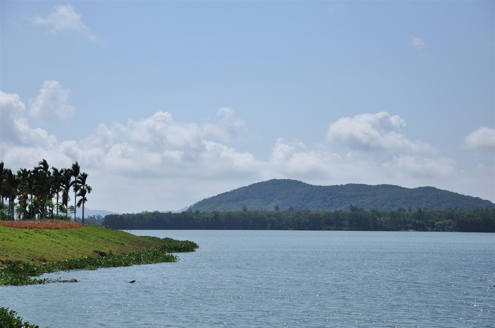 小区湖景