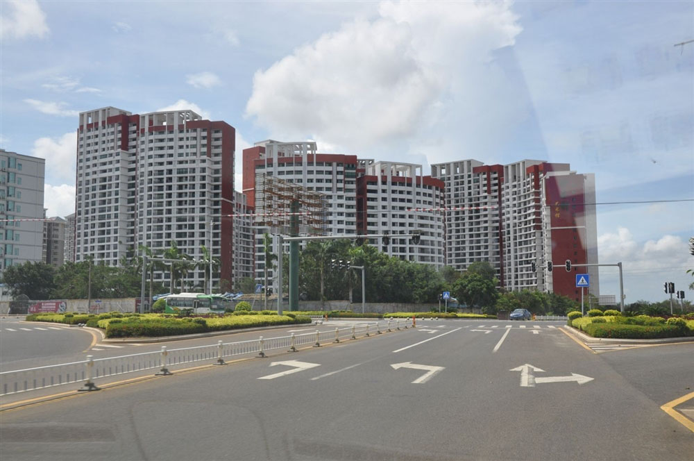小区周边配套:绿岛