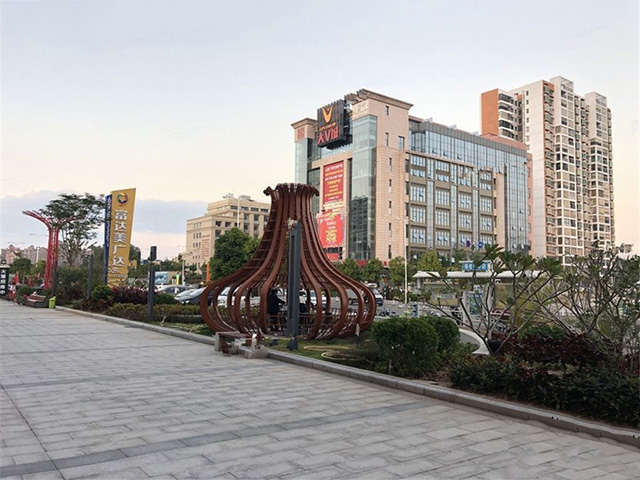 富达美广场内通外联的交通布局，汇聚都市繁华