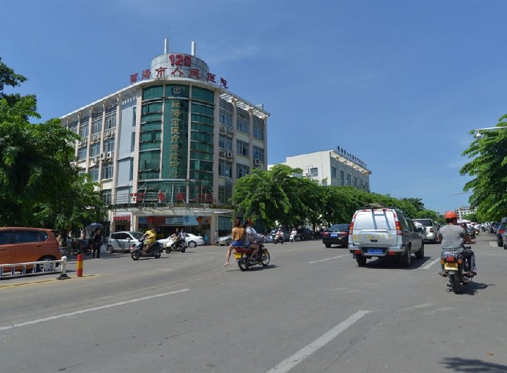 小区周边配套:琼海市人民医院