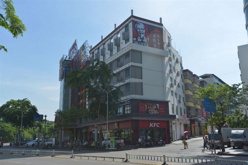 小区周边配套:肯德基快餐
