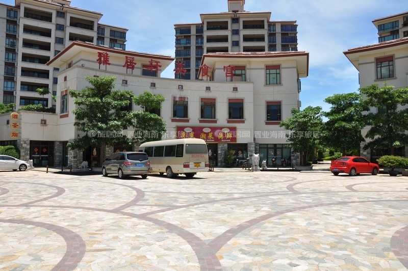 周边配套:商业街
