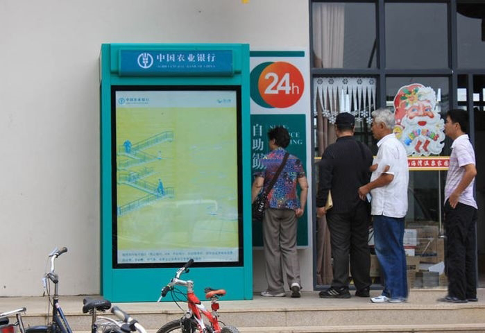 周边配套：公交站