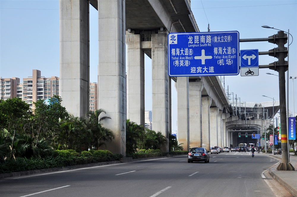 周边配套:迎宾大道