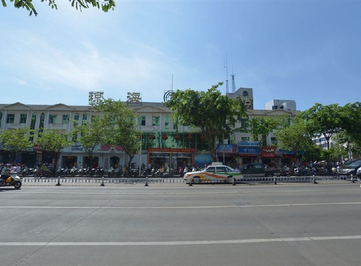 小区周边配套:琼海汽车总站