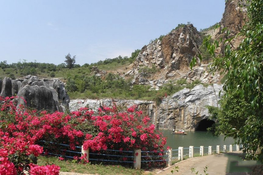 周边八一石花水洞地质公园