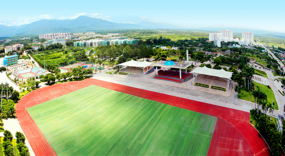 周边配套:体育广场