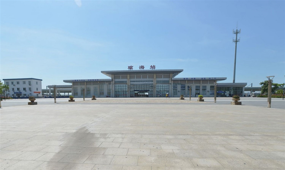 周边配套：东环高铁琼海站