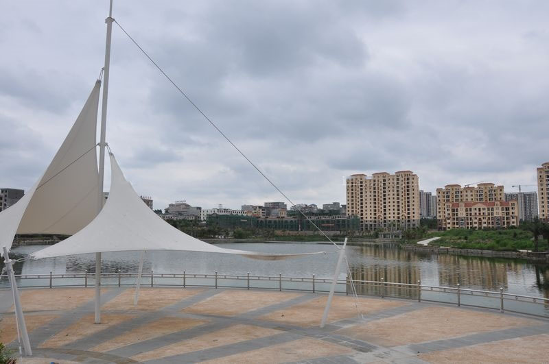 小区周边配套:镜湖公园