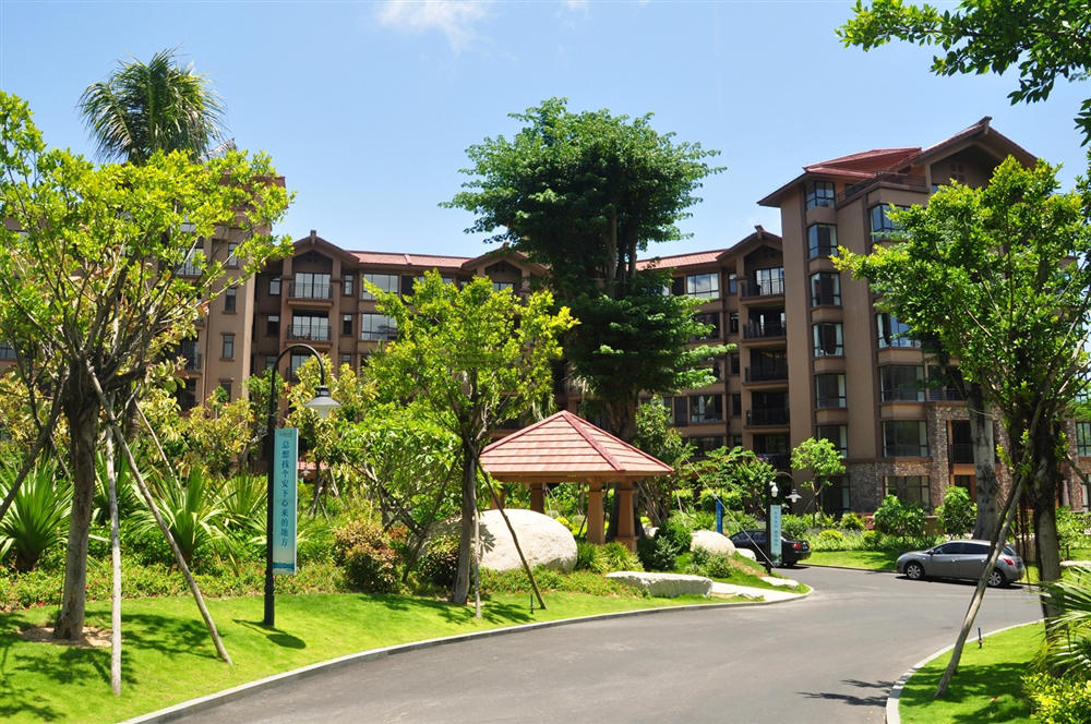 三期小区园林宽敞道路