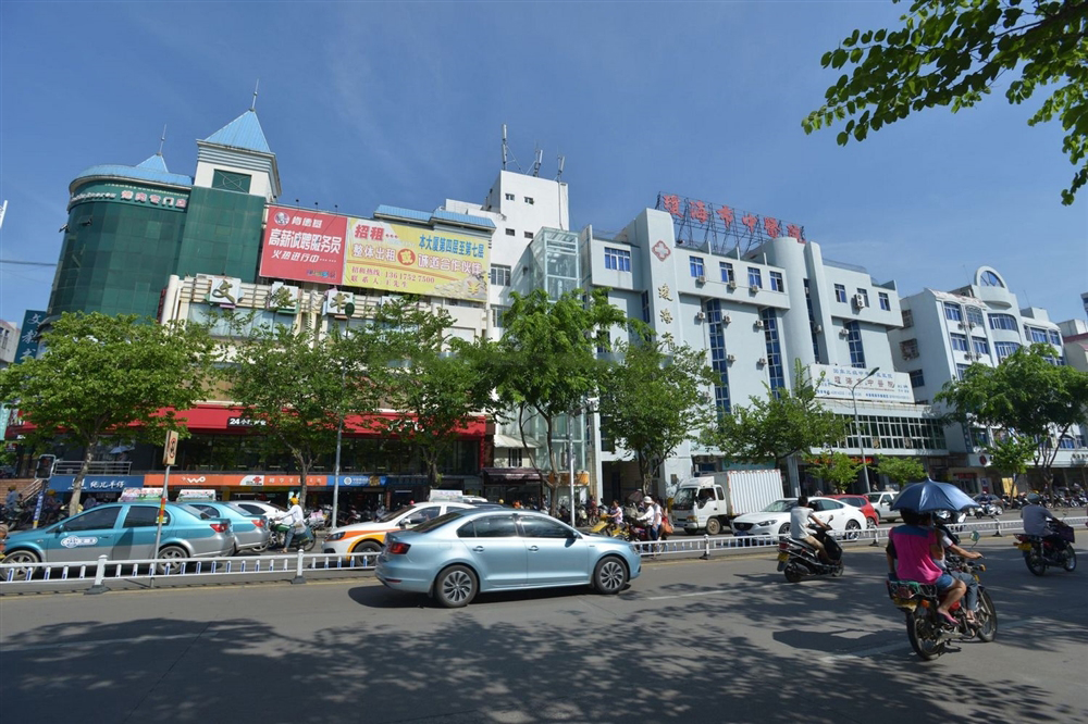 小区周边配套:琼海市中医院