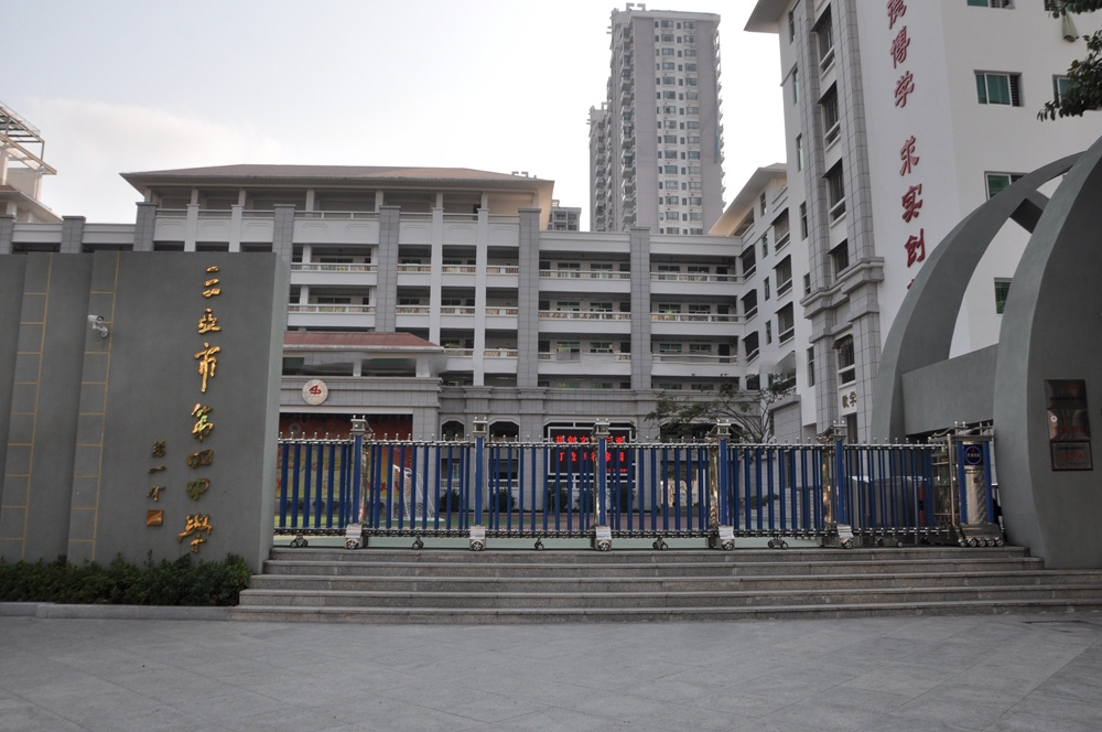 小区周边配套：学校