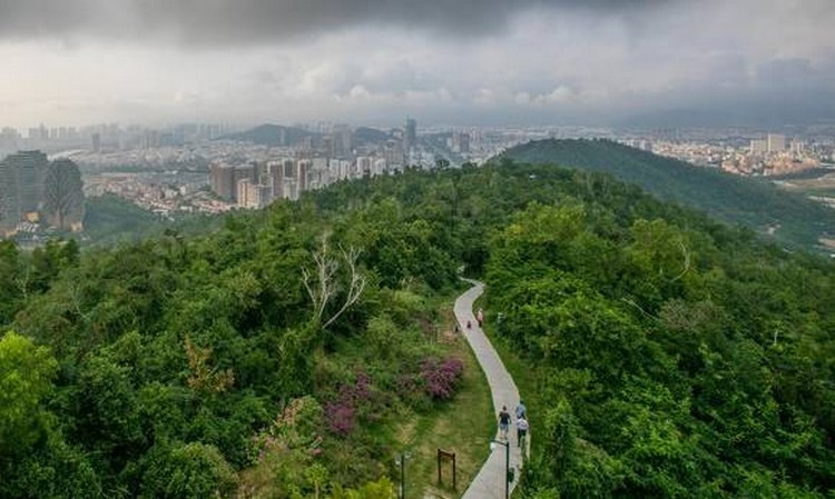 周边山景