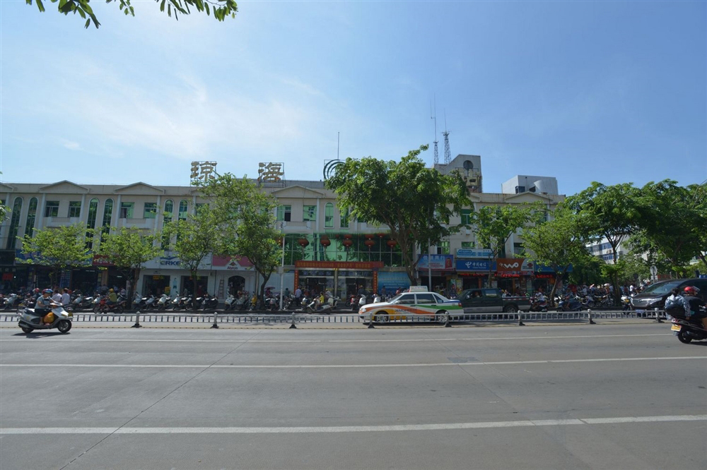 小区周边配套:琼海汽车总站