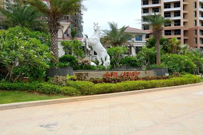 中视金海湾瞰海精装户型，单价13598元/平起