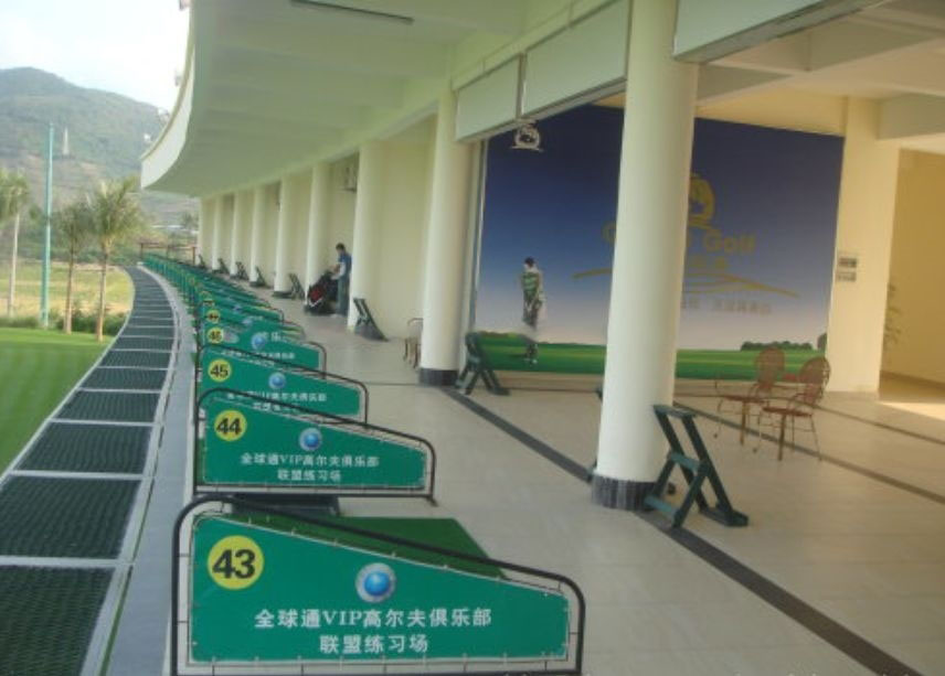 小区周边配套：成大高尔夫练习场
