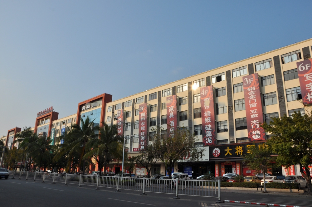 小区周边配套：商业大楼