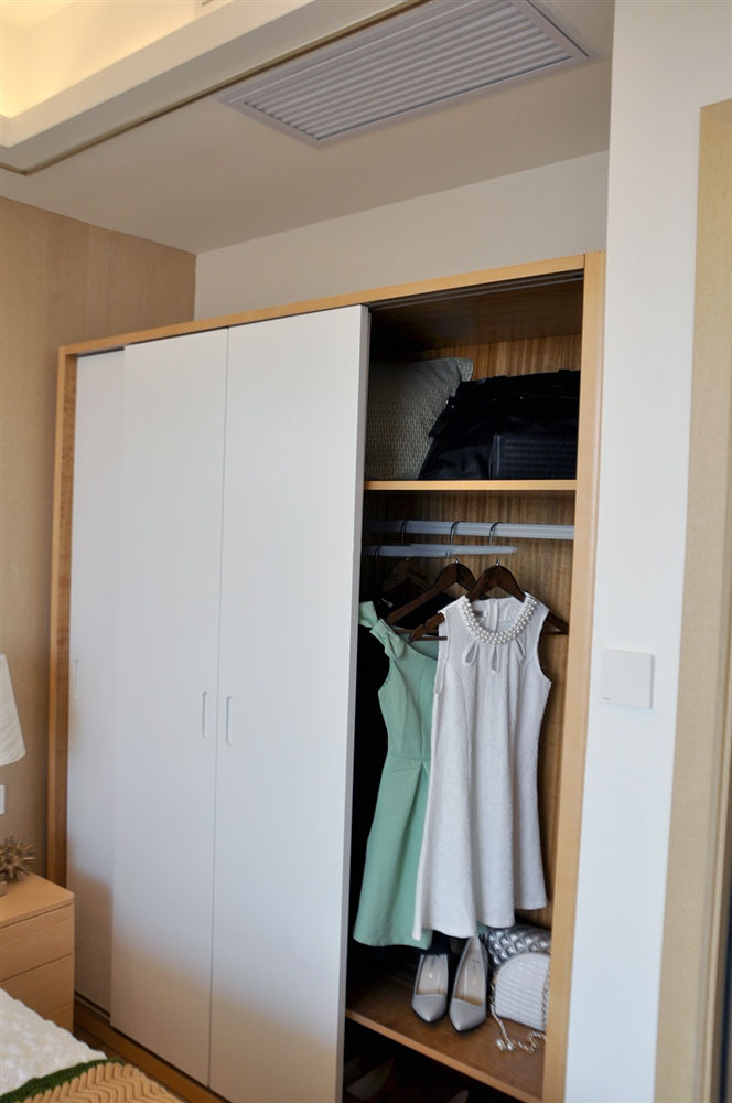 A户型 2房2厅1厨1卫 68㎡样板间：主卧衣柜