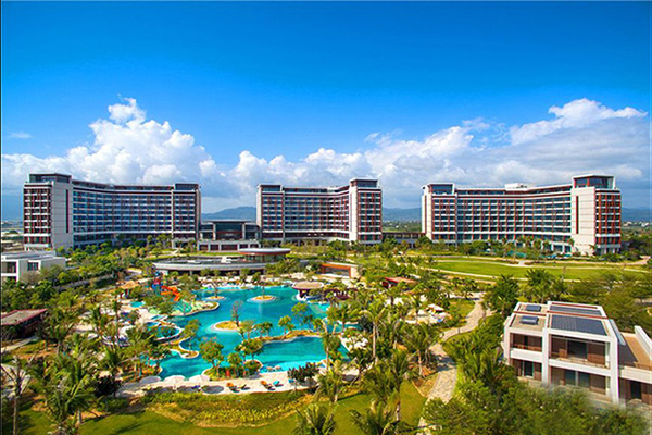 富力湾,雅居乐清水湾,海棠湾银海,位置价格别墅户型等因素对比，那个优势更大呢？
