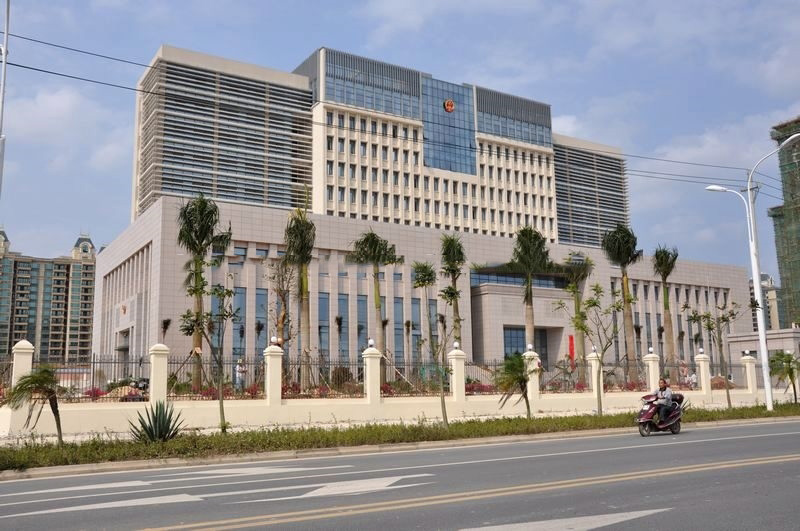小区周边配套:市政府