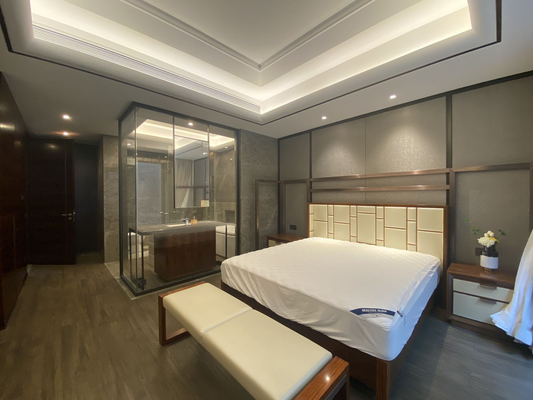 E户型样板间7
