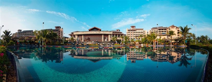 小区配套:无边际泳池实景图 小区配套:无边际泳池实景图