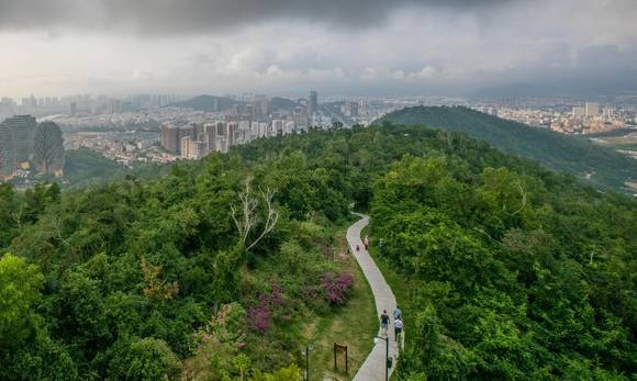周边山景