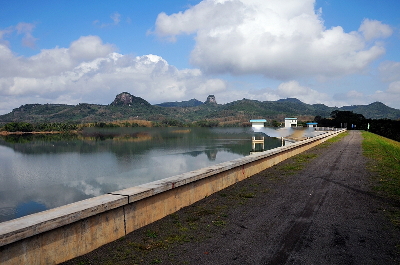 小区周边配套:白石岭风景区